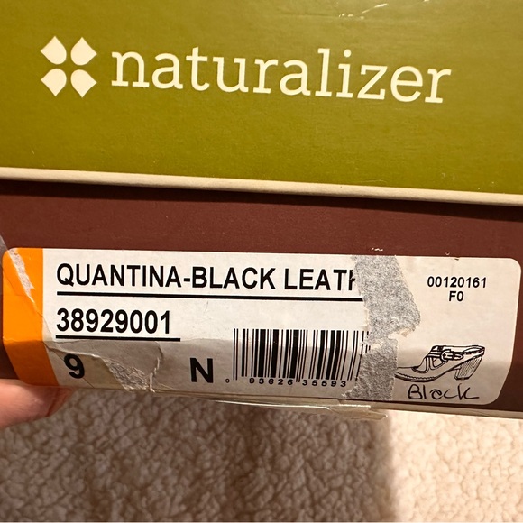 Naturalizer Quantina Black Leather Mules size 9 with a heel cute - Picture 9 of 12
